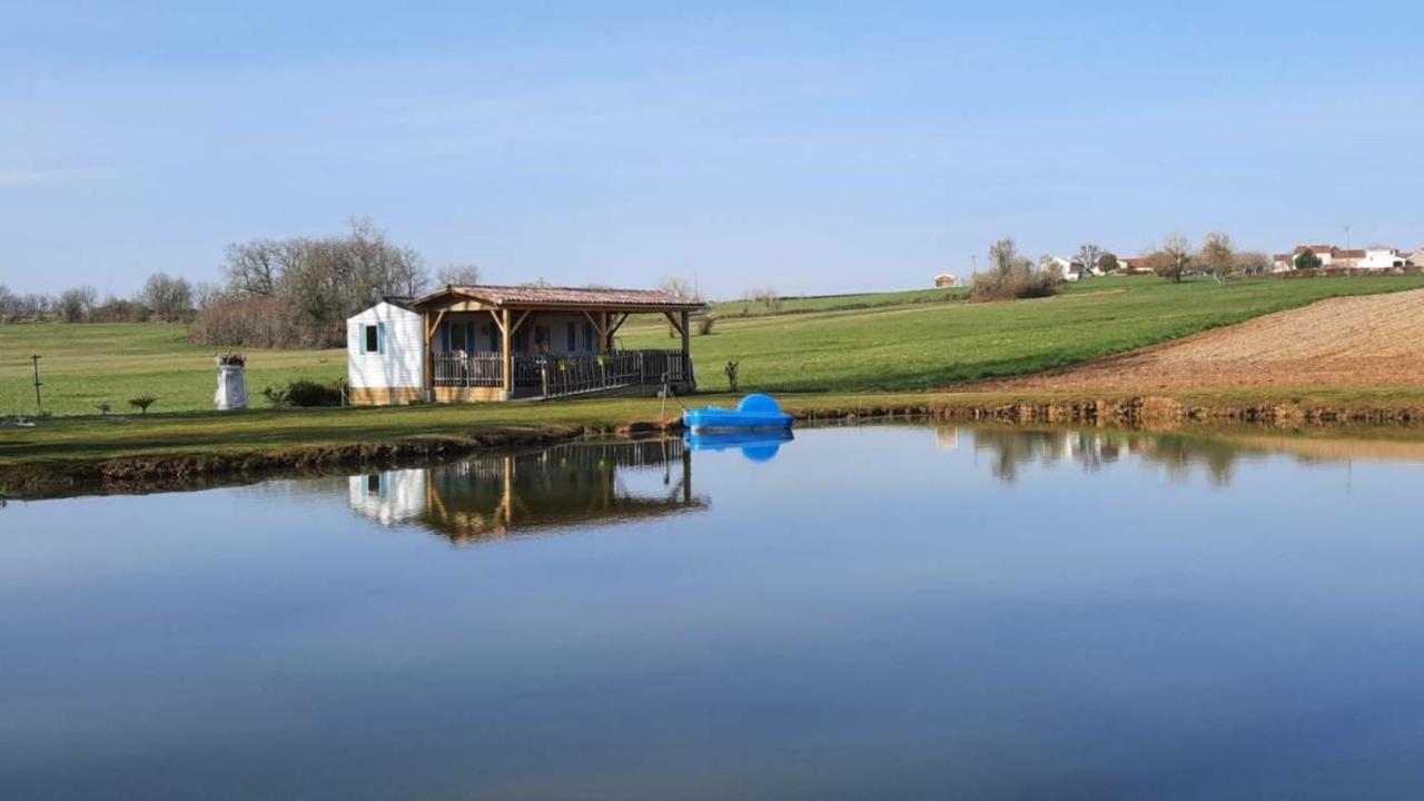 Отель Etang Pre De La Font Cercles Экстерьер фото
