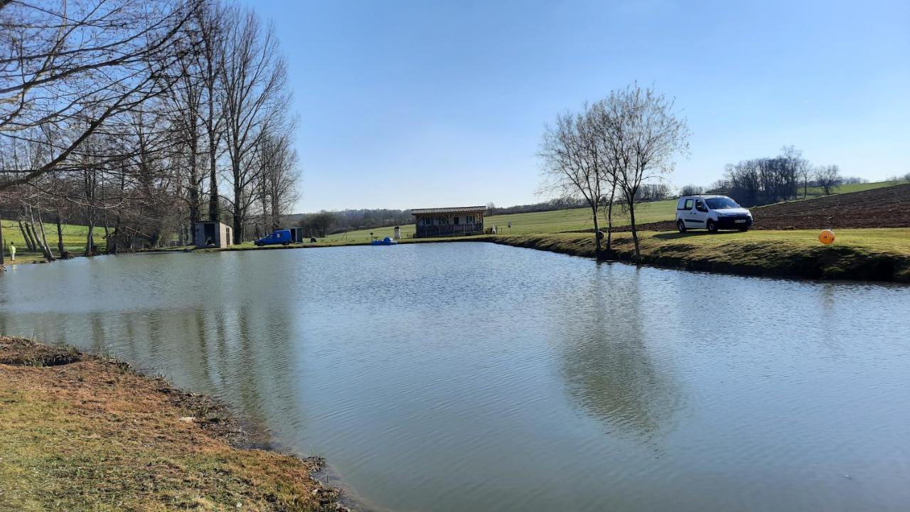 Отель Etang Pre De La Font Cercles Экстерьер фото